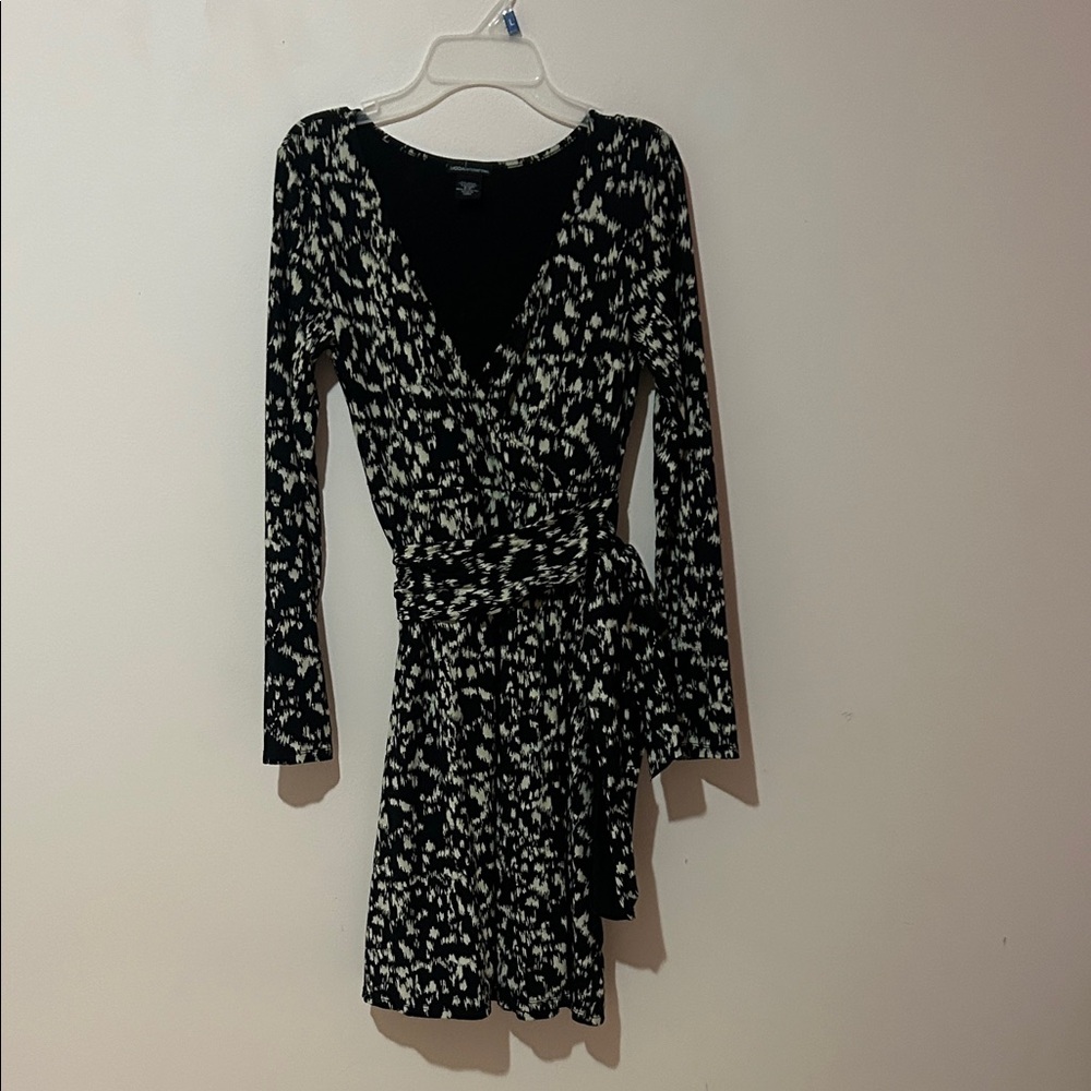 Moda International Small Black & Cream V-Neck Cocktail Dress with Waist Tie